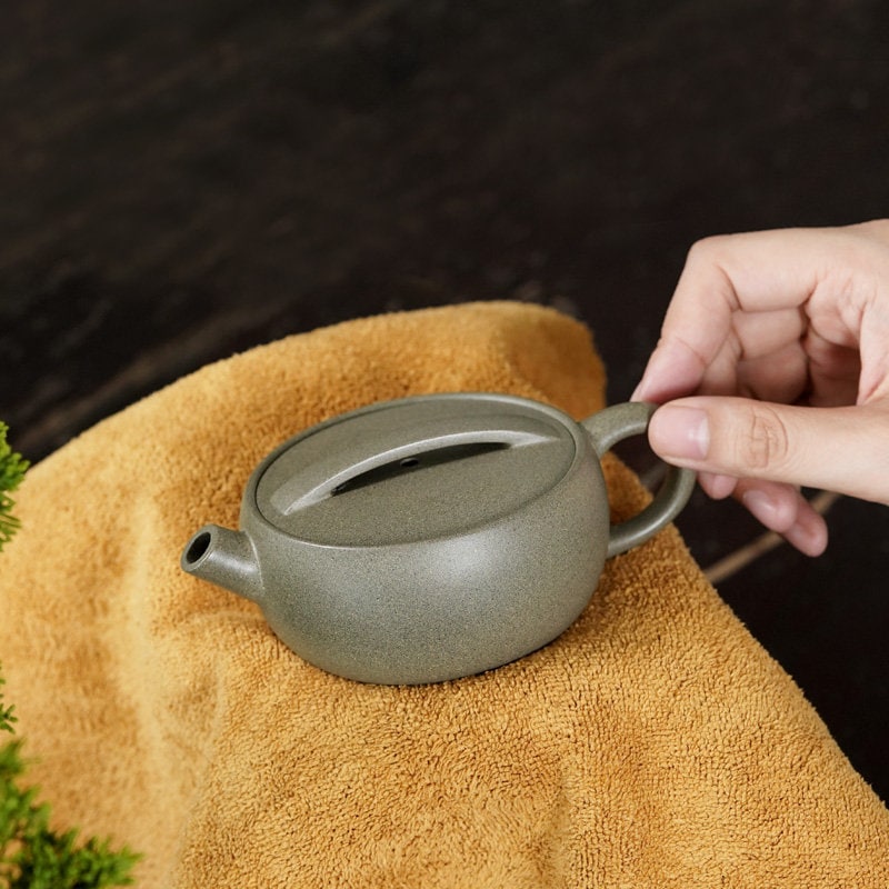 LIONRHK TEA - Yixing Zisha Clay Teapot, Ore Green Clay, Big Mouth Han Wa 140cc