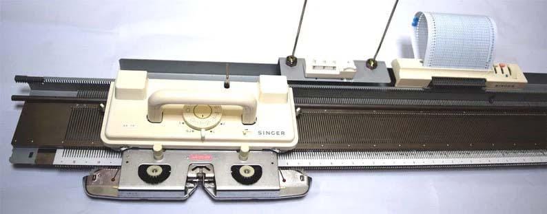 SINGER / SILVER REED Sa7P Fine Gauge Punch card Knitting Machine